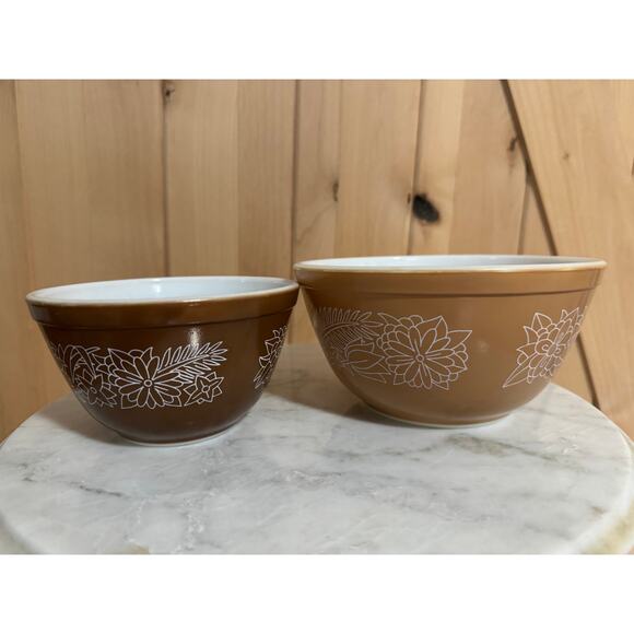 Vintage Pyrex Woodland Brown Nesting Bowls - Set of 2  401, 402 - Picture 6 of 9